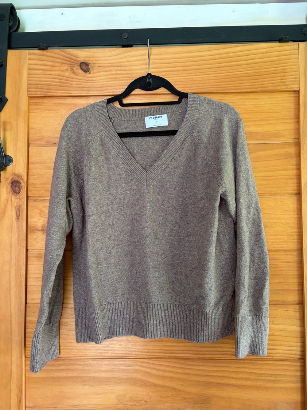 Old Navy V-Neck Sweater in Taupe